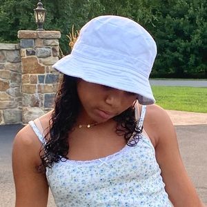 Meet your Posher, Camille